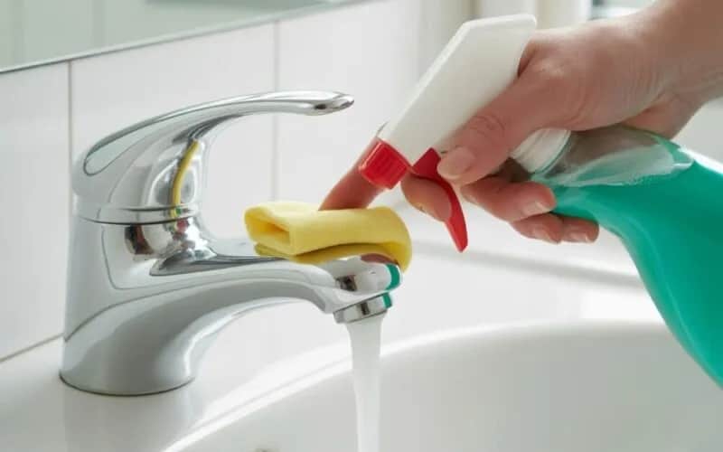 Jak wyczyścić kran? Lśniąca bateria bez kamienia sprawdzone triki!